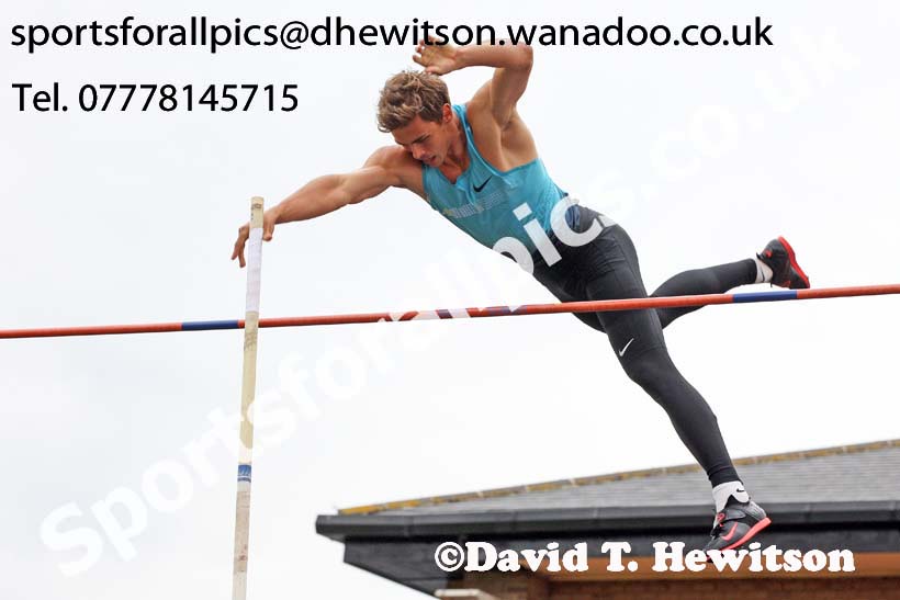 Senior mens pole vault, EAP International Combined Events, Hexham Northumberland. Photo: David T. Hewitson/Sports for All Pics